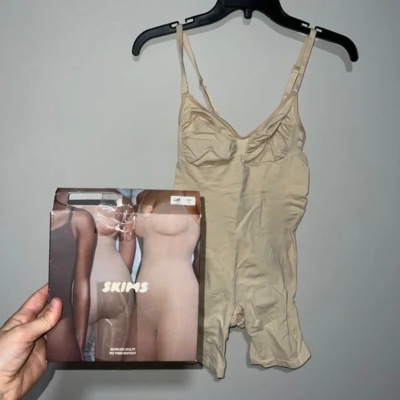 SKIMS SEAMLESS SCULPT MID THING BODYSUIT sand 3x - Picture 2 of 7